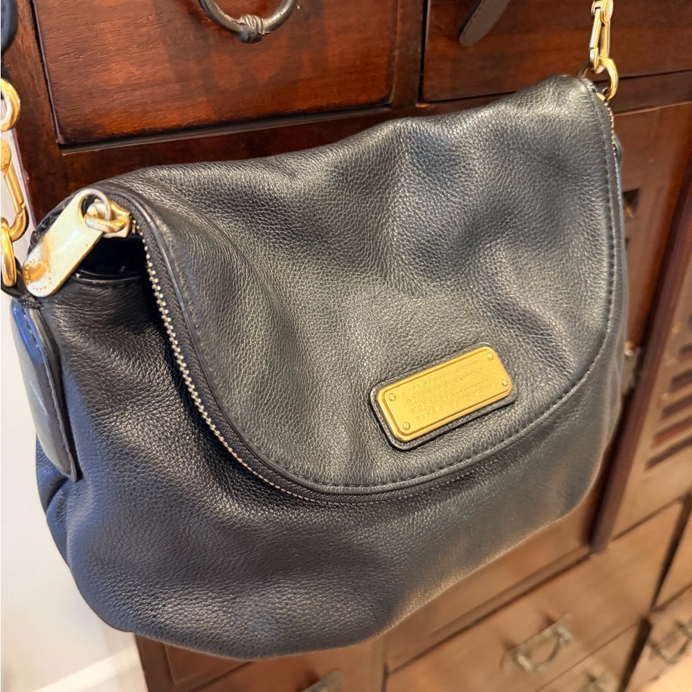 Marc Jacobs Black Leather  Classic Q Natasha Crossbody Bag.